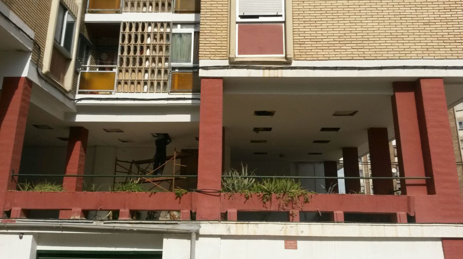 Aislamiento térmico acústico en comunidad de vecinos en Zaragoza